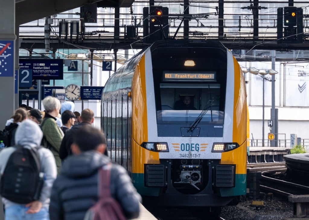 Vom 29. Januar bis zum 27. Februar kommt es zu Ausfällen und Umleitungen der RE1 im Raum Berlin. (Symbolbild)