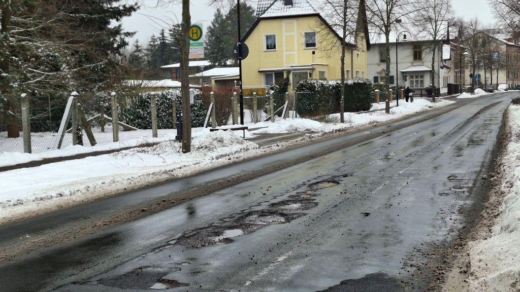 Der Dauerfrost hat in Haldensleben vor allem der Magdeburger Straße zugesetzt.