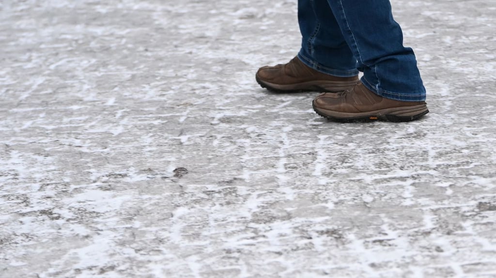 Der Bruch des Oberarms ist auf dem Röntgenbild klar zu erkennen. 