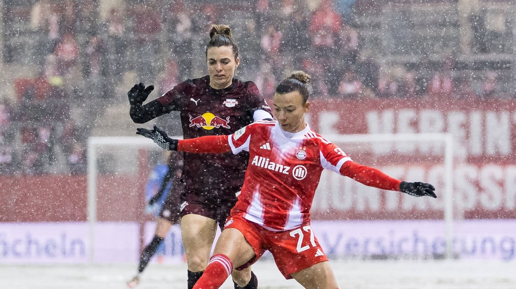 Sanra Starke (l.) im Spiel gegen den FC Bayern.