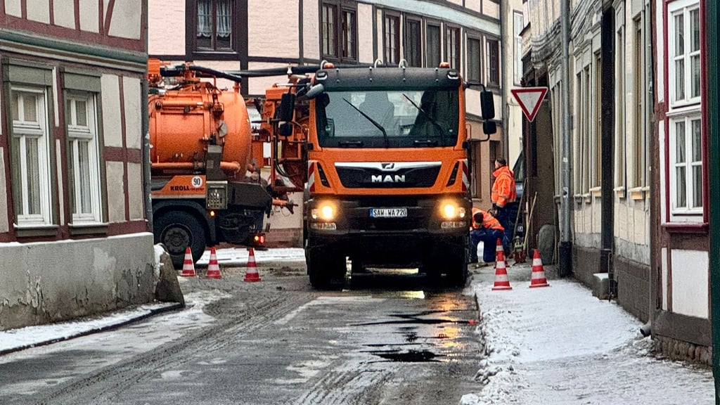 Einen Wasserrohrbruch gab es am Freitag, 30. Januar, in Salzwedel an der Ecke Holzmarkt-/Jenny-Marx-Straße.