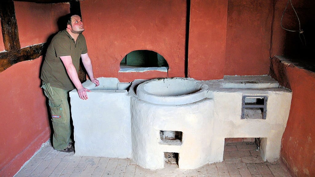 Die 2004 sanierte Turmküche 2011. Gottfried Bremer lebte mit seiner Ehefrau in der Türmerwohnung des Barbyer Marienkirchturms. 