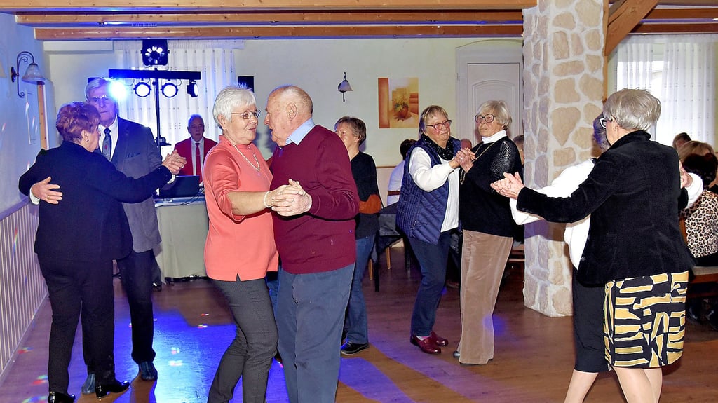 Die Tanzfläche füllt sich bei jeder neuen Runde im Nu.