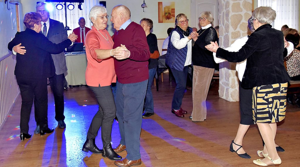 Die Tanzfläche füllt sich bei jeder neuen Runde im Nu.