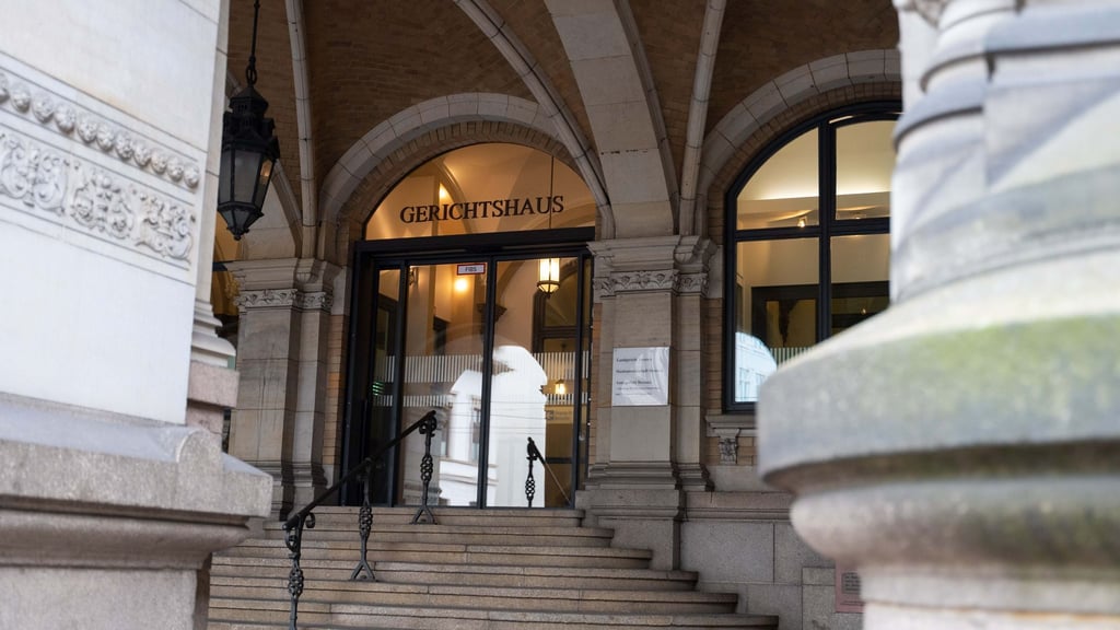 Das Landgericht Bremen verhandelt erneut einen Prozess um einen Kopfschuss. (Symbolbild)