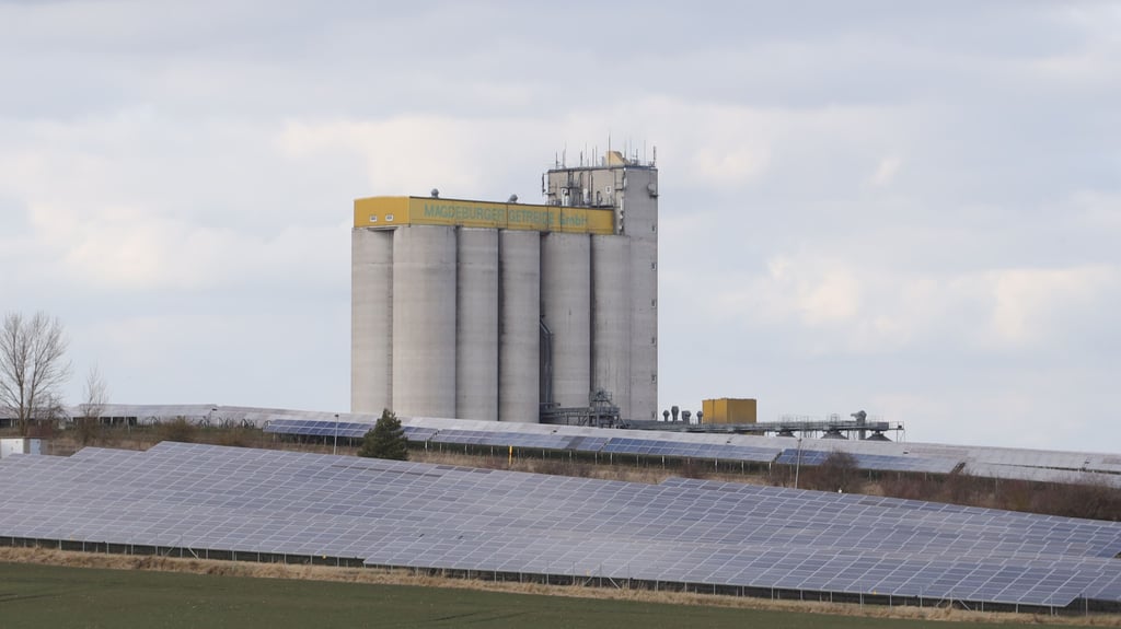 Die Gemeinderäte haben die Unterzeichnung eines Vertrages zur finanziellen Beteiligung an der Photovoltaik-Anlage im Gewerbegebiet Vahldorf beschlossen.
