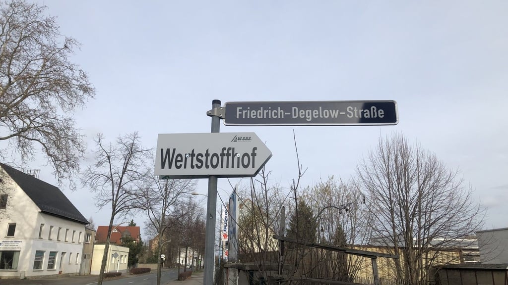 Hier geht es zum Wertstoffhof in Zeitz: Und hier kann man Alttextilien und Lumpen entsorgen. 