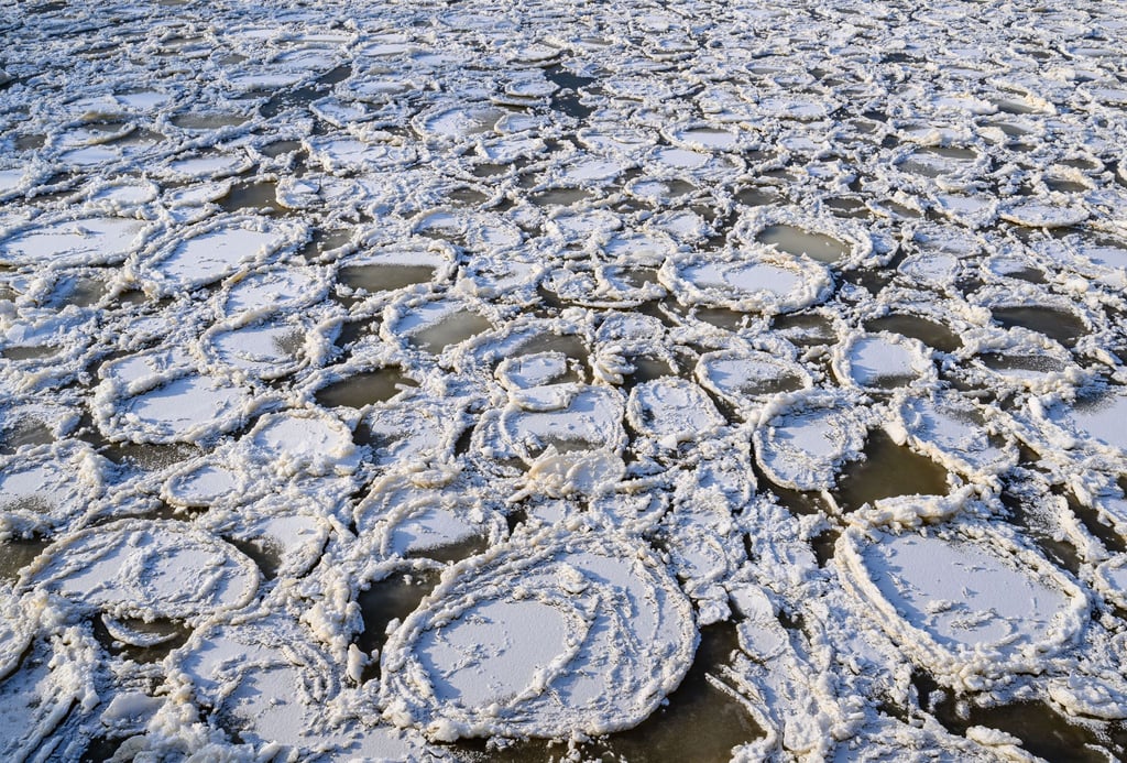 Zwei Kanalabschnitte von Mittellandkanal und Elbe-Havel-Kanal in Sachsen-Anhalt werden wegen des Eises gesperrt. (Archivbild)