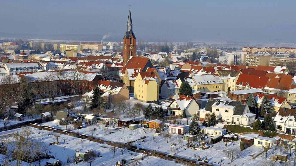 Vom Wasserturm aus bietet sich ein schöner Blick auf das winterliche Gräfenhainichen. Die Stadt und ihre  Ortsteile erfahren  2025 erstmals seit vielen Jahren mehr Wegzüge als Zuzüge.