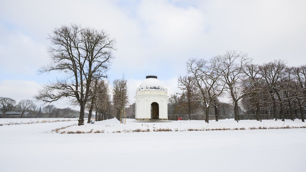 Auch am Wochenende können sich Bewohner in Niedersachsen auf kaltes Winterwetter einstellen. (Archivbild)