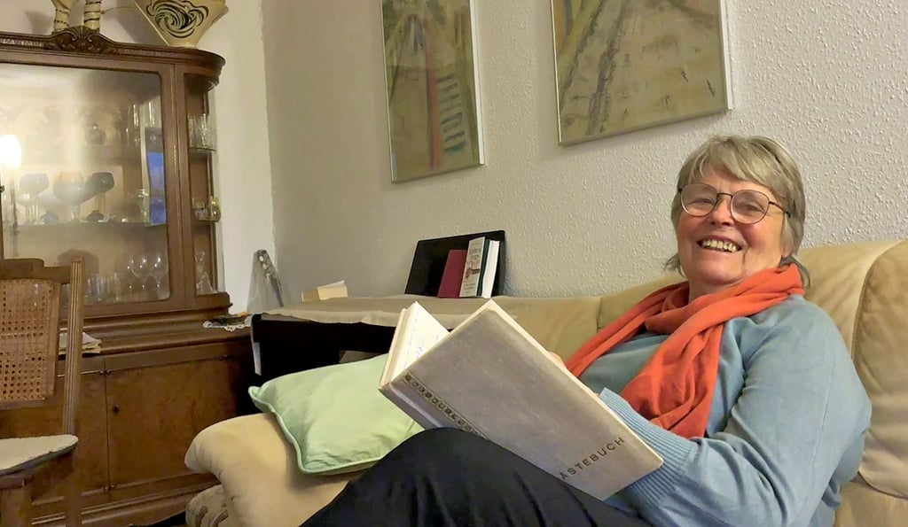 In diesem Gästebuch verewigten sich unter anderem Schüler, die Erika Böhm in Stendal unterrichtete. Durch die Worte voller Dankbarkeit blätternd, erinnert sie sich gern an die Zeit zurück.