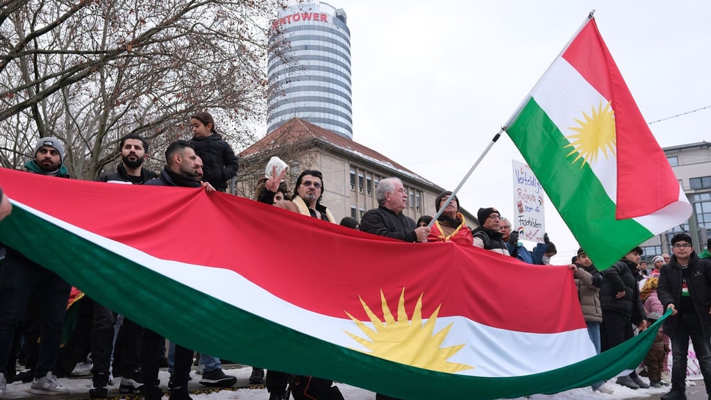 Eine pro-kurdische Kundgebung in Jena vor dem Hintergrund der schwierigen Situation der Kurden in Syrien.
