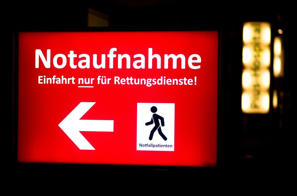 Das Winterwetter treibt mehr Menschen in die Notaufnahmen. (Symbolbild)