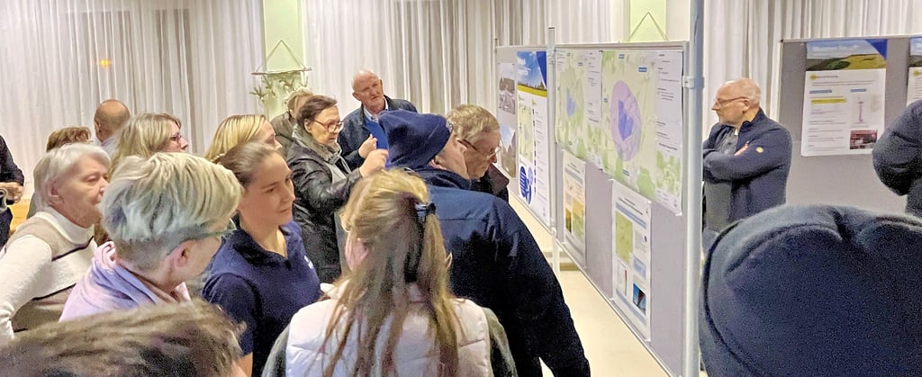 Informationsveranstaltung zum geplanten Windpark Tangerhütte in Uchtdorf. Gekommen waren rund 40 Bürger aus Uchtdorf und Mahlpfuhl.