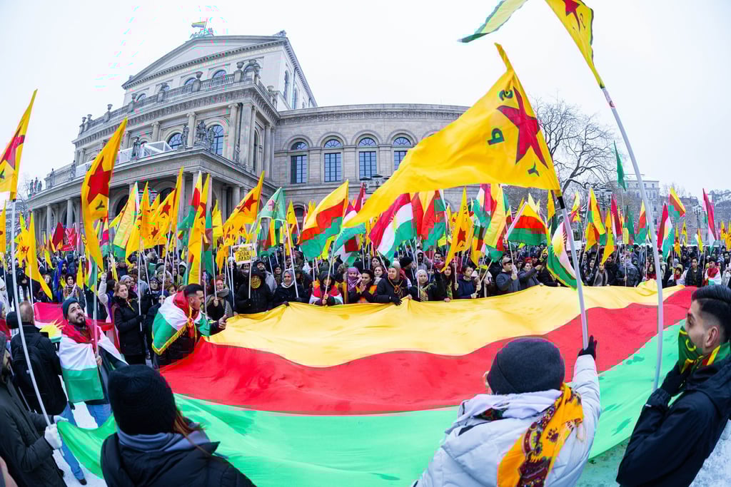 Tausende kamen am Samstag zu einer pro-kurdischen Demonstration in Hannover.