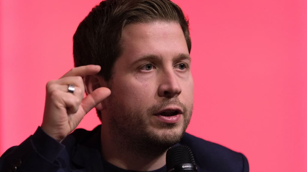 Kevin Kühnert ist für kleinere Altersbezüge für Abgeordnete. (Archivbild)