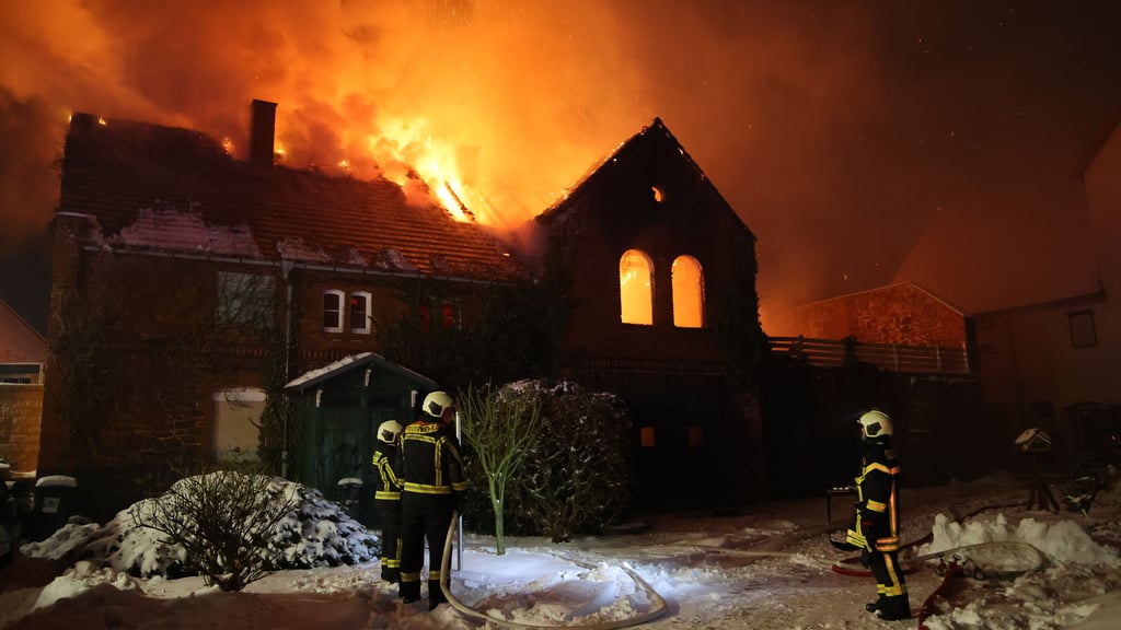 Das Wohnhaus brannte in der Nacht zum Samstag vollständig aus.