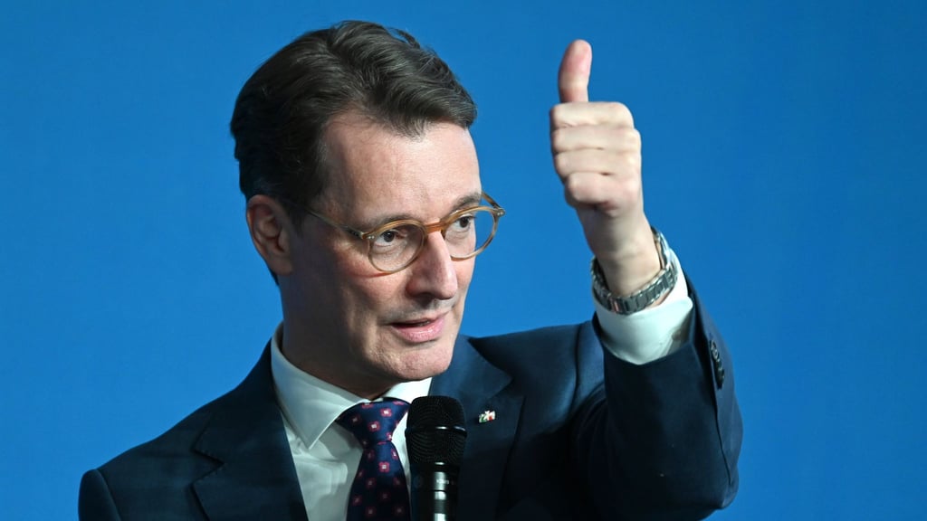 NRW-Ministerpräsident Hendrik Wüst war wie nun sein neuer sachsen-anhaltischer Amtskollege Sven Schulze verfrüht zum Ministerpräsidenten gewählt worden.