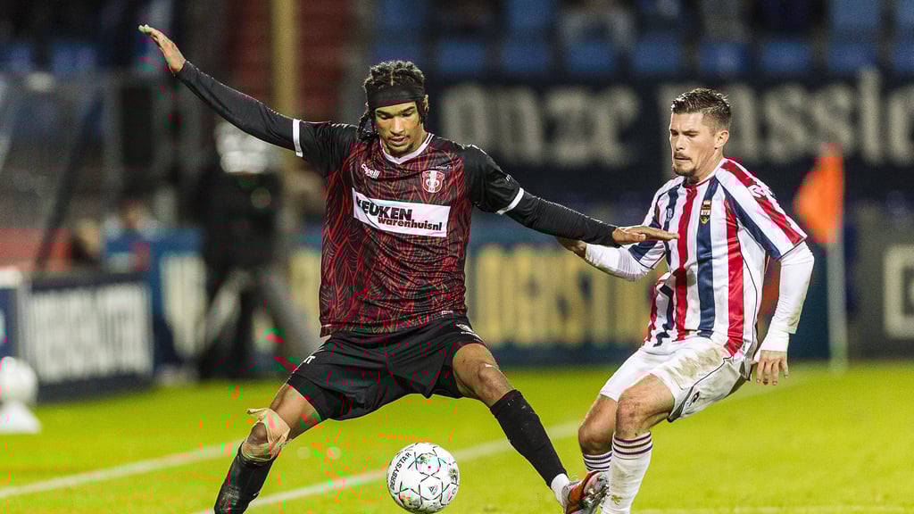 Yannick Eduardo (l.) behauptet den Ball gegen Willem II.
