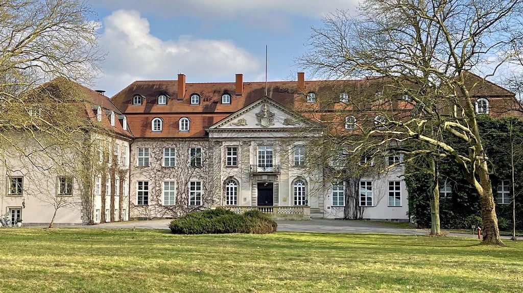 Schloss Storkau - ein wunderschöner Ort direkt an der Elbe bei Tangermünde - wird seit mehr als 30 Jahren für Schulungen genutzt. Ab dem Sommer werden die Seminare ausschließlich in Hamburg angeboten.