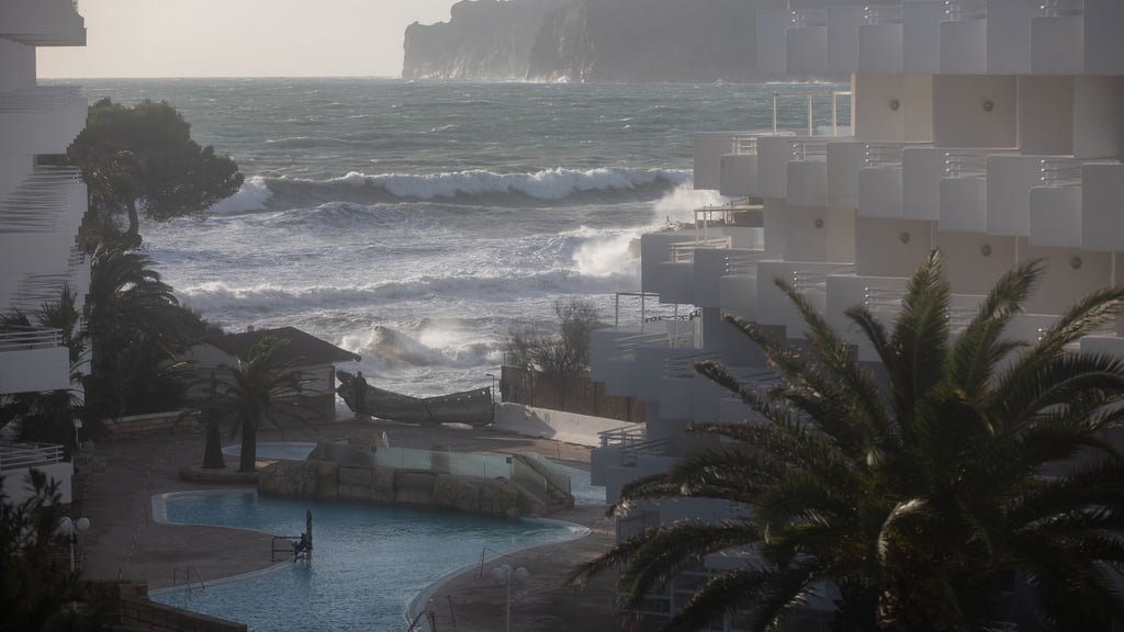 Nach dem Sturm können sich die Menschen auf Mallorca auf ein ruhigeres Wochenende mit Sonne freuen. Nächste Woche soll es wieder regnen. (Archivbild)