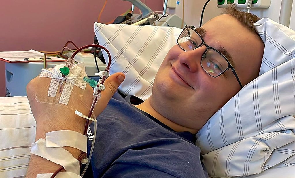 Louis Michlik aus Tangerhütte bei der Stammzellspende in Magdeburg.