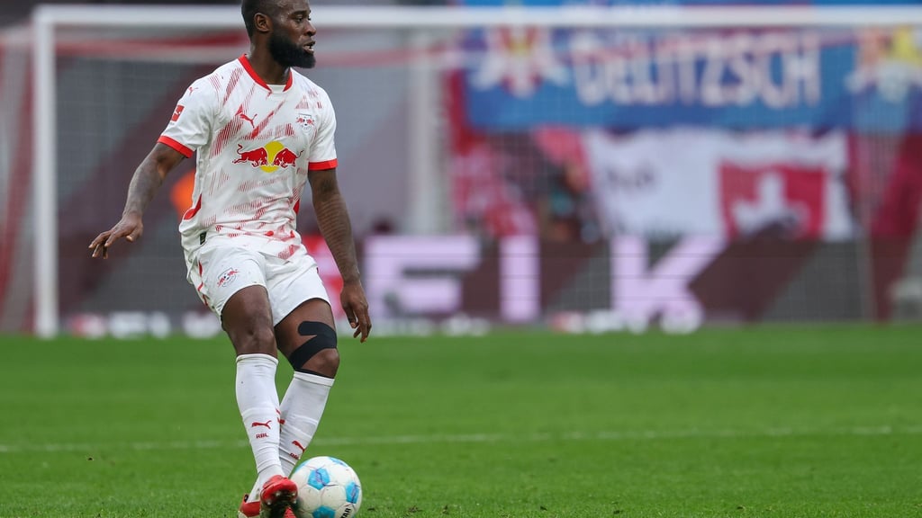 Lutsharel Geertruida kam im Sommer 2024 nach Leipzig, wurde nach einer Saison nach Sunderland verliehen. Nun könnte er Leipzig endgültig verlassen. (Archivbild)