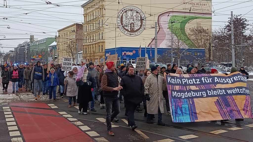 In Magdeburg stößt die Jubiläumsgala des rechtsextremen „Compact“-Magazins auf Widerstand. 