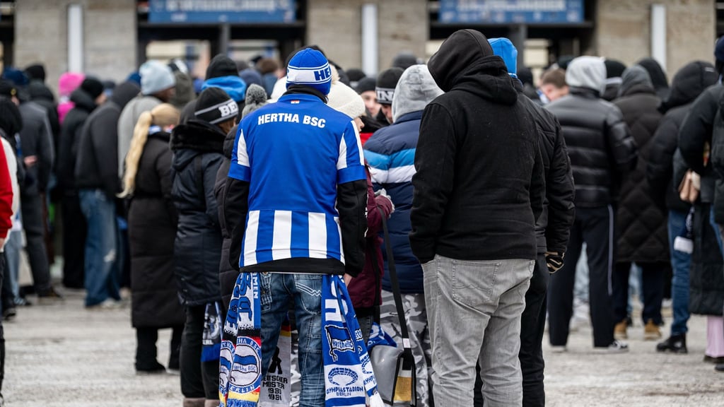 Beim Einlass der Hertha-Fans blieb es ruhig.