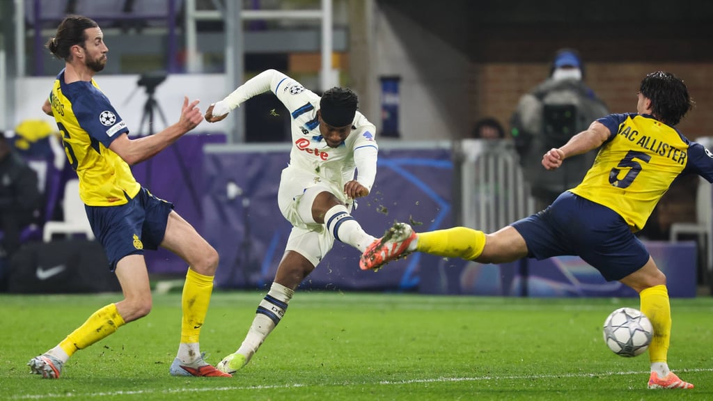 Ademola Lookman zieht ab.