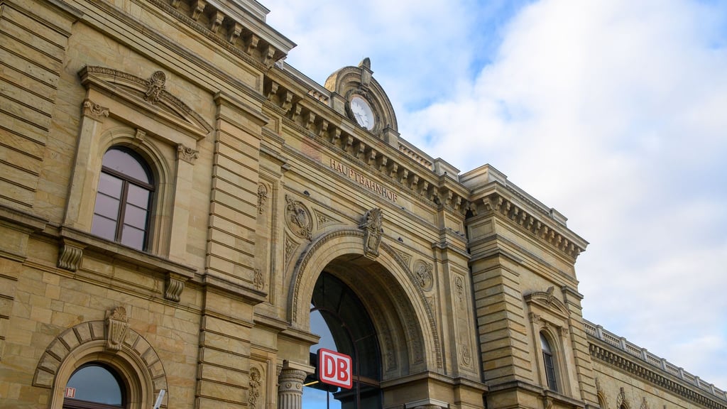 Beamte der Bundespolizei wollten ihre Arbeit verrichten und wurden daran mit Gewalt gehindert. (Symbolbild)