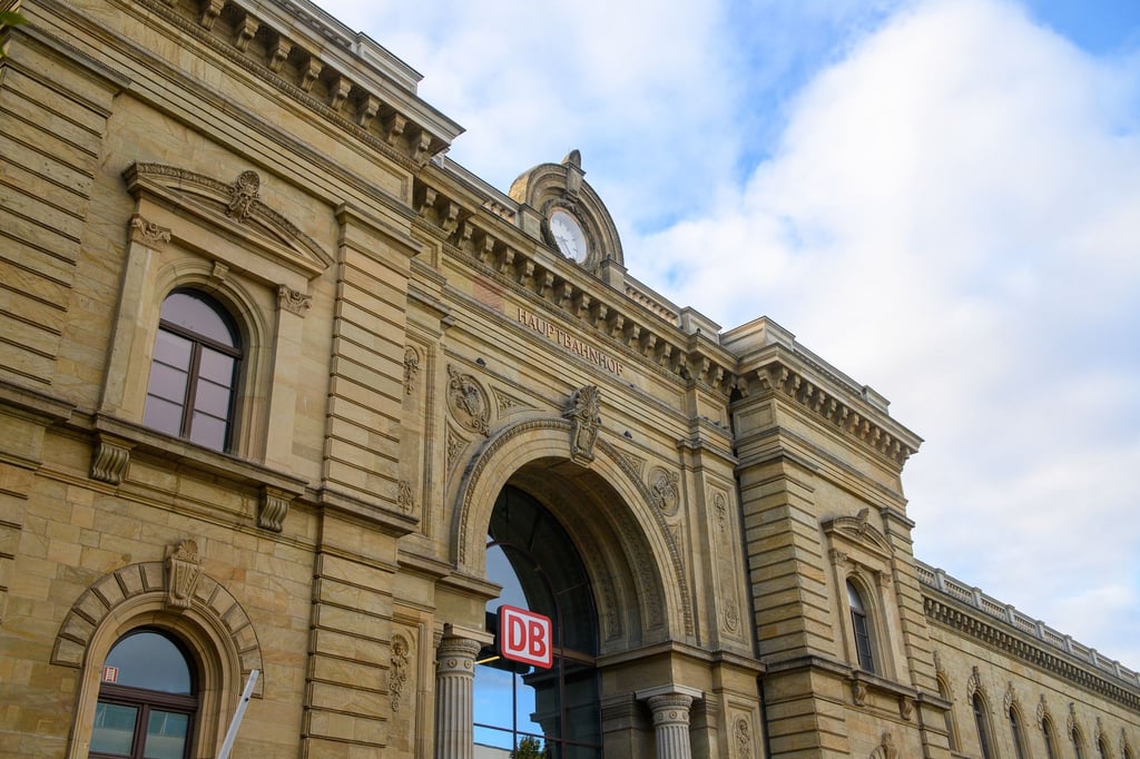 Beamte der Bundespolizei wollten ihre Arbeit verrichten und wurden daran mit Gewalt gehindert. (Symbolbild)