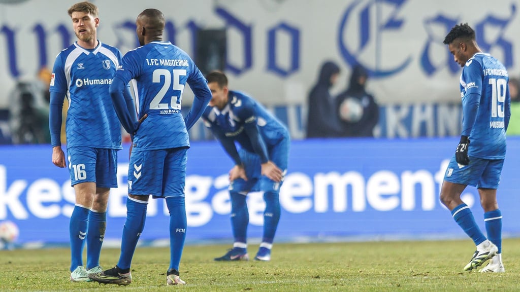 Enttäuschte Magdeburger nach der Heimpleite gegen Hannover