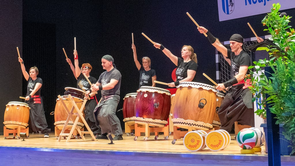 Die Taiko-Trommler aus Barleben eröffneten den illusteren Empfang.