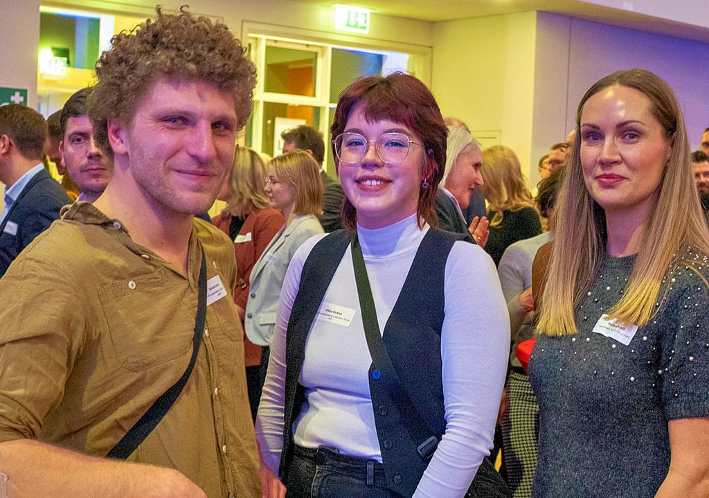 Sie drückten deutlich den Alterdurchschnitt der Veranstaltung: Gordon Bothur, Alina Nicklas und Stefanie Arndt. Sie sind vor allem in Burg anzutreffen und arbeiten mit den und für die Jugendlichen der Stadt und des Kreises.