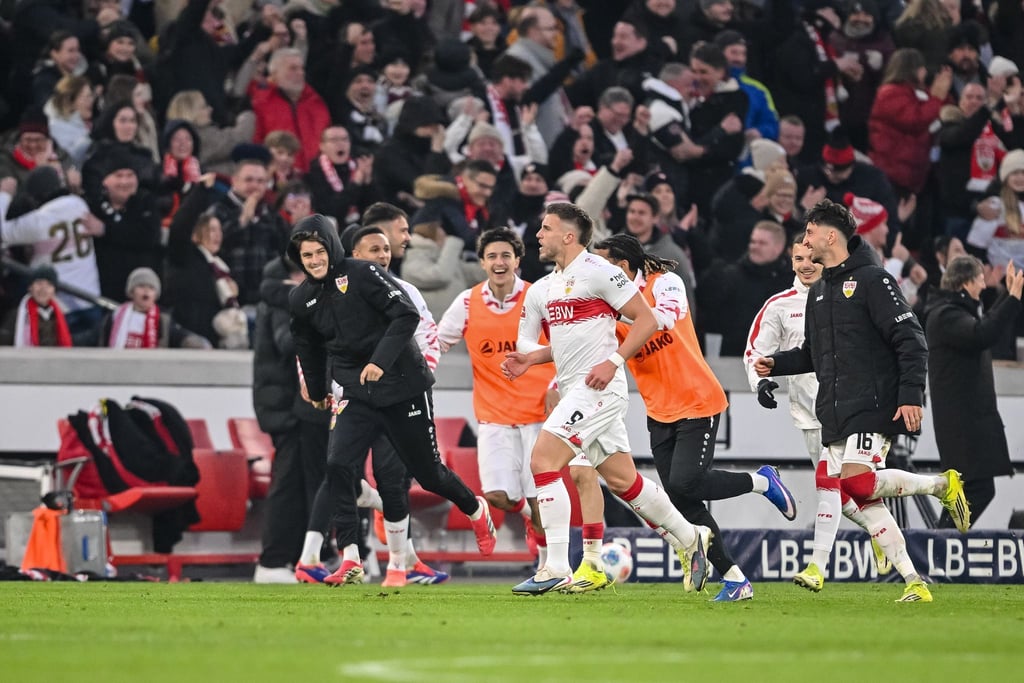 Ermedin Demirovic jubelt nach seinem Tor zum 1:0.