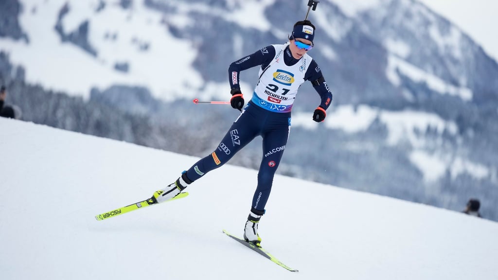 Die italienische Biathletin Rebecca Passler auf der Strecke.
