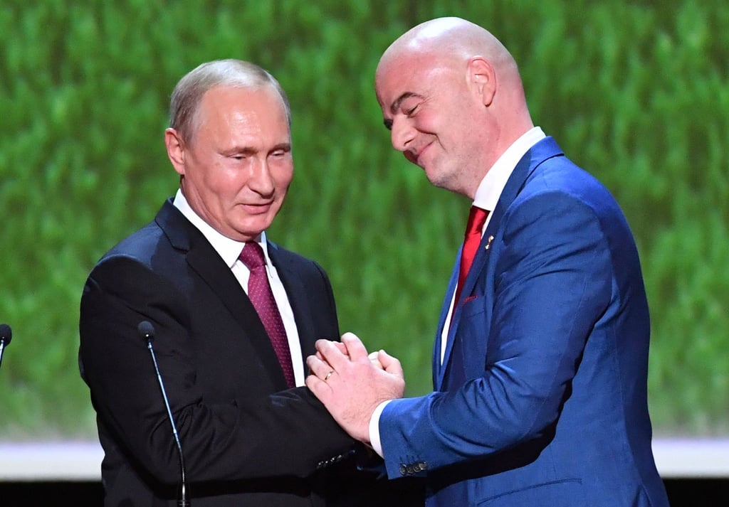 Russlands Machthaber Wladimir Putin (l) und FIFA-Boss Gianni Infantino. (Archivbild)