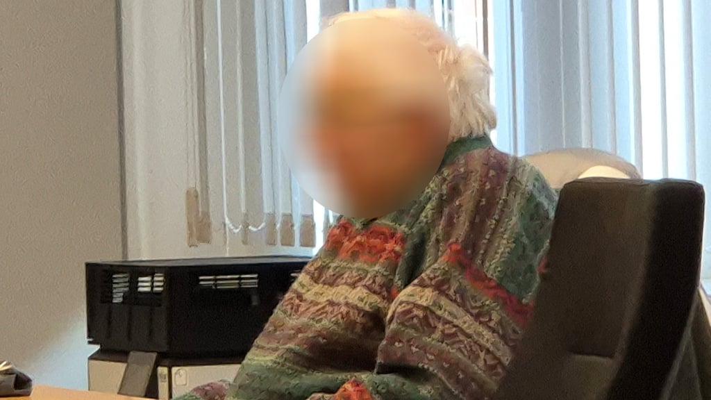 Der 85-jährige Angeklagte fühlte sich im Gerichtssaal offenbar verloren.