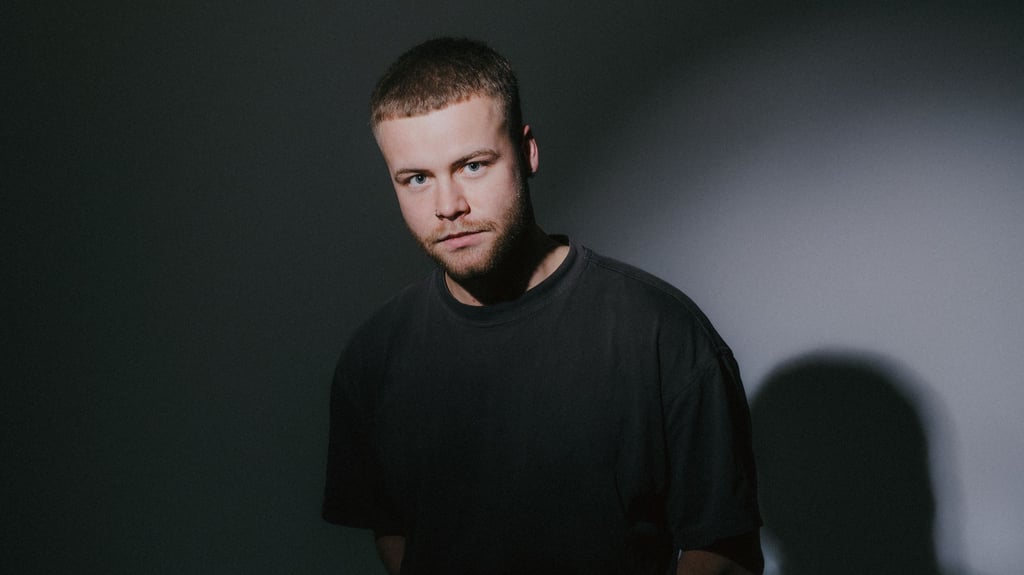 Der Magdeburger Sänger Herr Ulrich kündigt sein neues Album an.