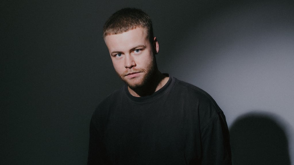 Der Magdeburger Sänger Herr Ulrich kündigt sein neues Album an.