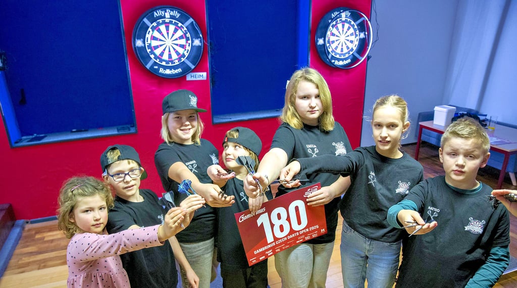 Donnerstagnachmittags trainieren beim Darts Verein Ally Pally Rollleben in Roßlau die Kinder.