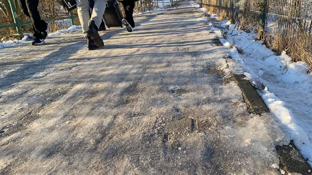 Vielerorts sind in Berlin Wege nicht geräumt. (Archivbild)