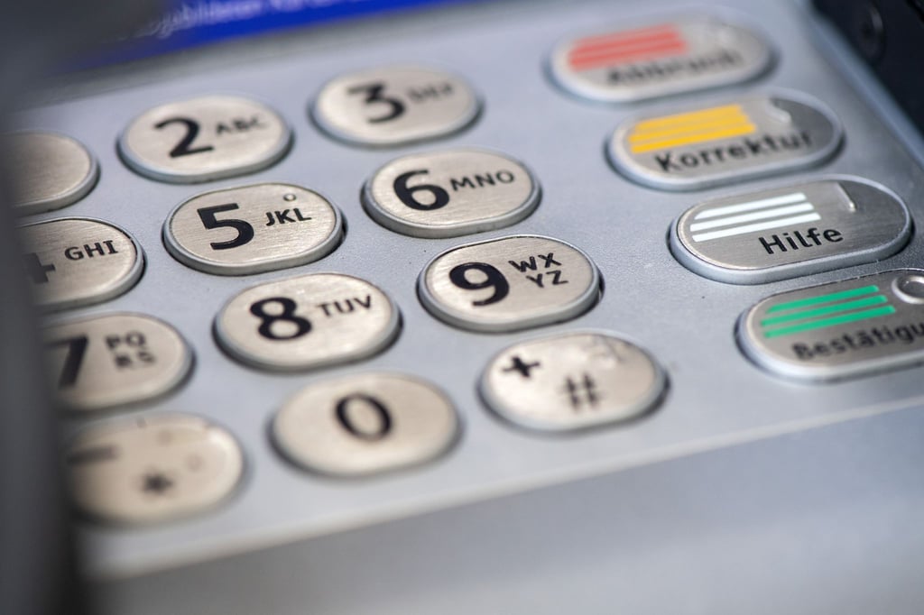 PIN clever merken: Brille, Schwan & Co. als Gedächtnisstütze.