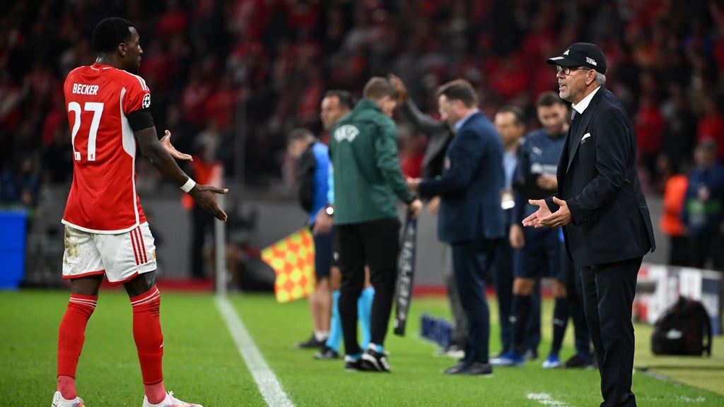 Arbeiteten schon bei Union Berlin zusammen: Urs Fischer (r) und Sheraldo Becker. (Archivbild)