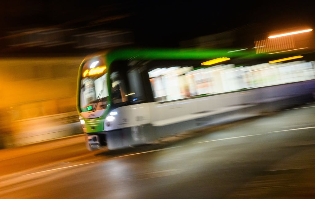 Grund ist die sogenannte Friedenspflicht, die für die rund 5.000 Beschäftigten im niedersächsischen kommunalen Nahverkehr weiterhin gilt. (Archivbild)