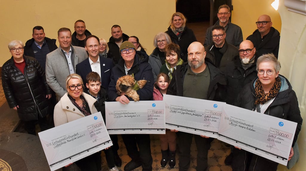 Im Stadtschloss am Eisleber Markt wurden die symbolischen Spendenschecks an vier soziale Einrichtungen übergeben.