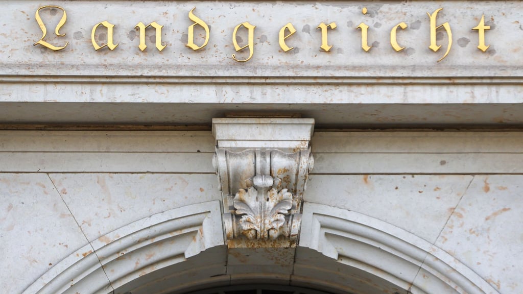 Serie von Bränden in Leipzig: Angeklagter schweigt zum Prozessauftakt. (Symbolbild)