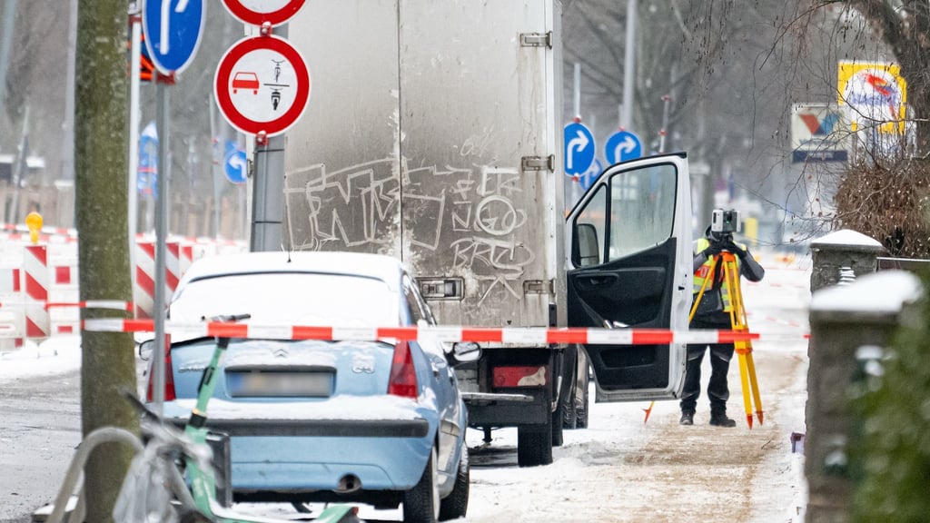 Am Tatort in Berlin-Weißensee wurden am Tag der tödlichen Schüsse Spuren gesichert.