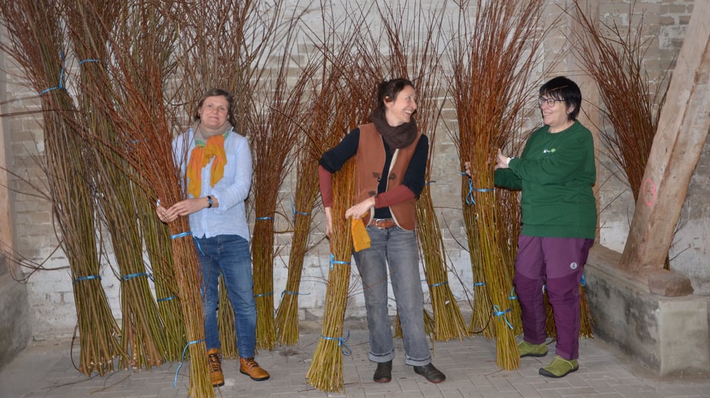 Die Teamleitung des Mariannenhof in Etingen, Kristin Klatt, Kursleiterin Karin Feißel und Sabine Wieter vom Biosphärenreservat.